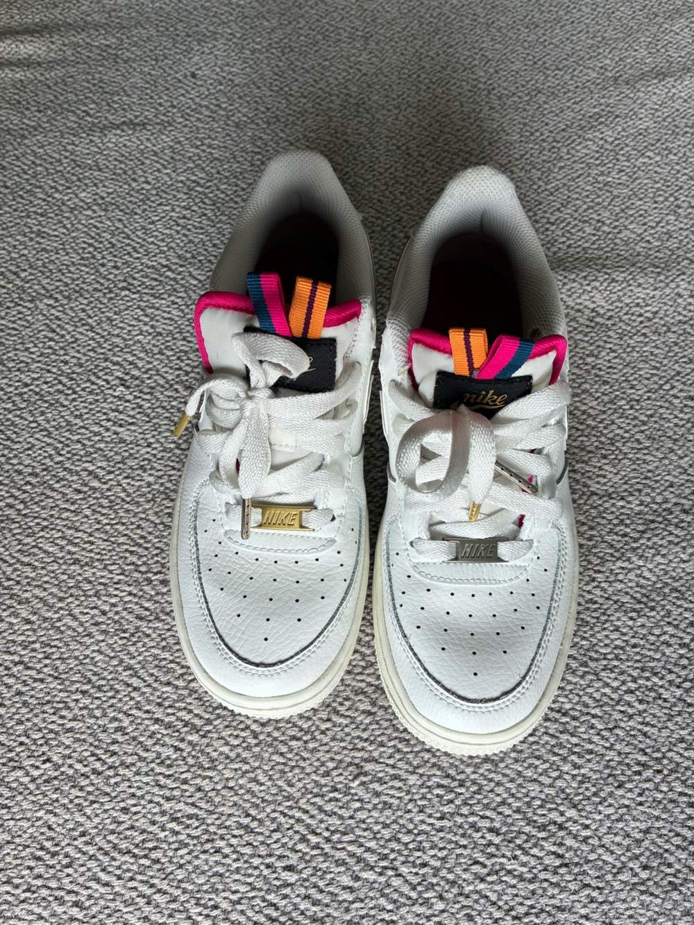 Nike Air Force 1 LV8 Double Swoosh White Gold Silver
Sneakers Size 5.5Y